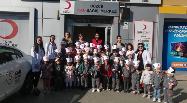 Minik öğrenciler Kan Merkezini gezdi