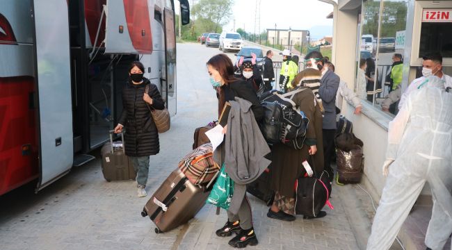 Kırgızistan’dan Bolu’ya getirilen 146 kişi yurda yerleştirildi