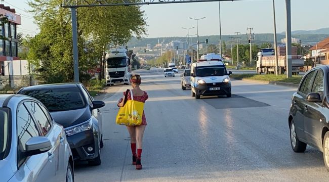 EHLİYETSİZ KADIN SÜRÜCÜ POLİSTEN KAÇTI