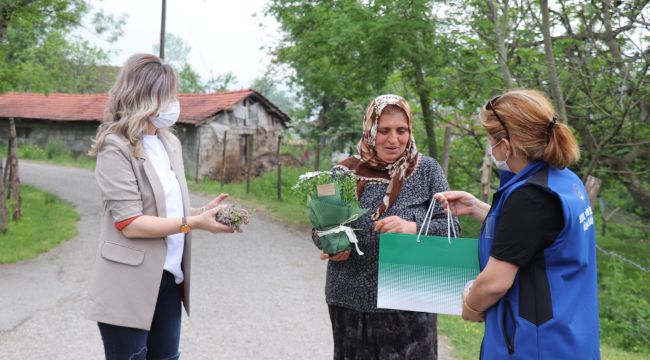 Özel çocukların annelerine sürpriz ziyaret