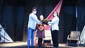 Sağlık çalışanları için sahneye çıktılar