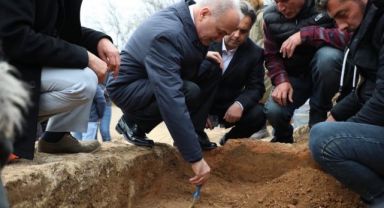 Kazdıkça topraktan adeta tarih fışkırıyor