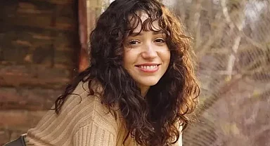 Zeynep Bastık yas ilanına isyan etti: 'Sürdürmek zorunda olduğumuz bir yaşantımız var!'