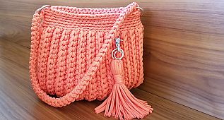 Bolsa em croche com fio de malha